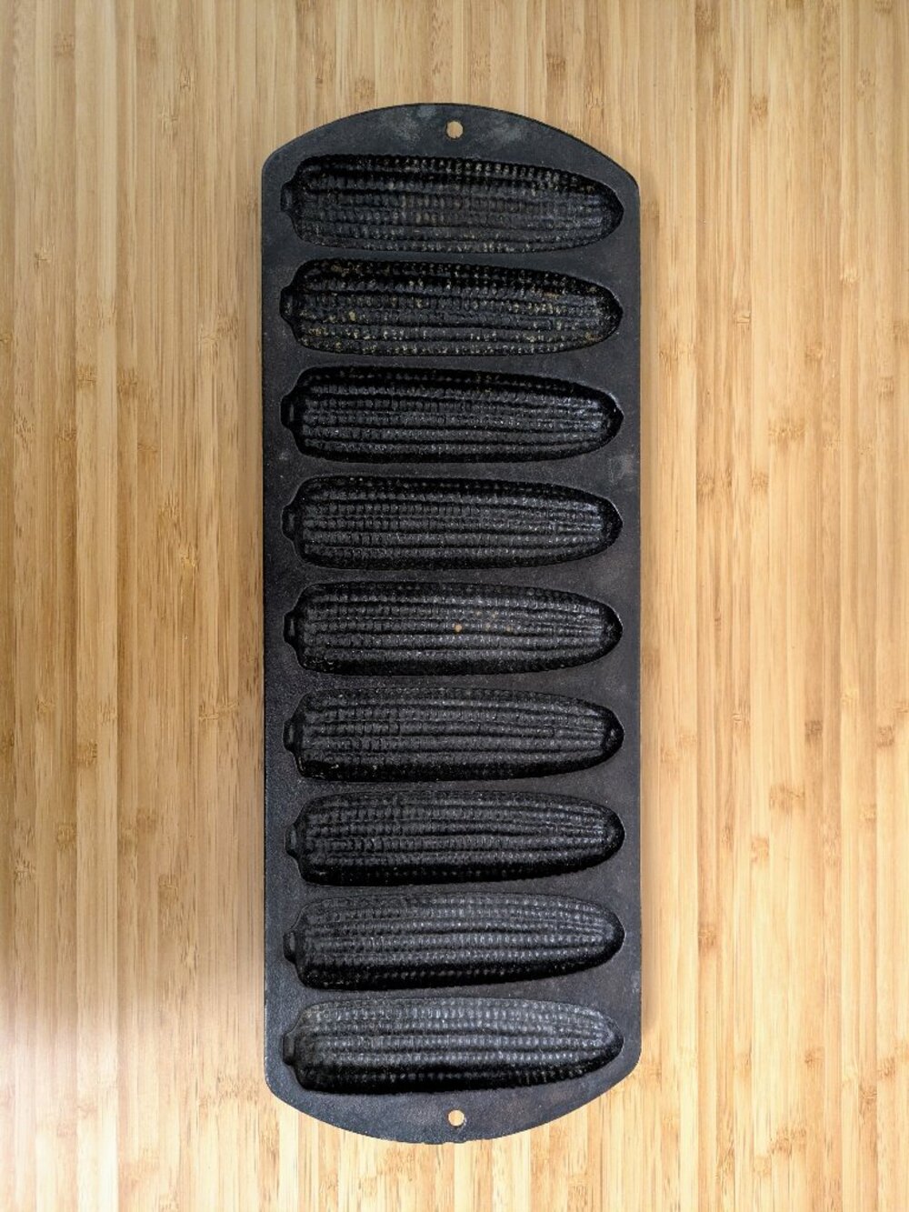 Vintage Lodge Cast Iron 9-Cornbread Cornstick Pan